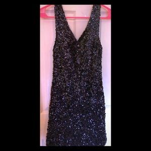 V-Neck sequined dress